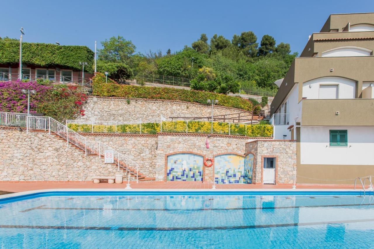 Residence Sant'Anna Pietra Ligure Bagian luar foto
