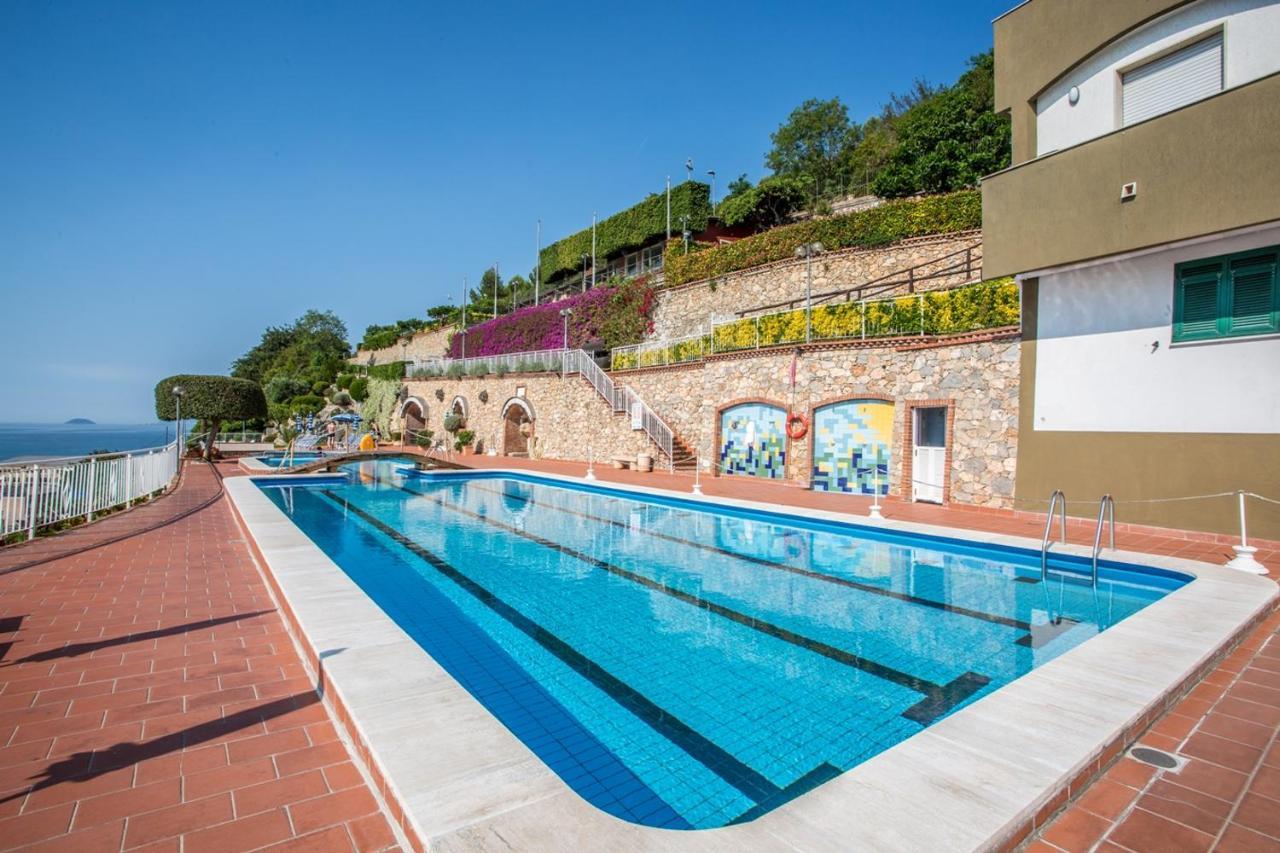 Residence Sant'Anna Pietra Ligure Bagian luar foto