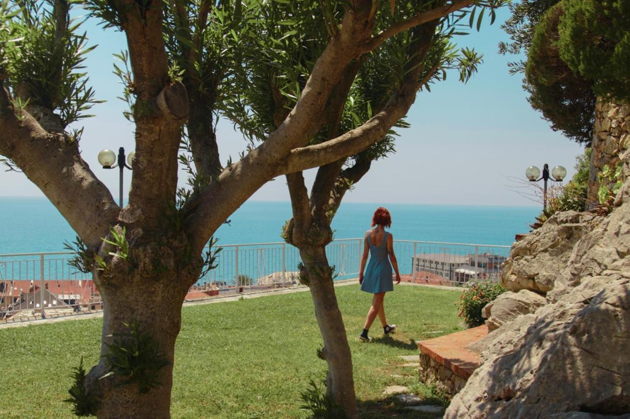Residence Sant'Anna Pietra Ligure Bagian luar foto